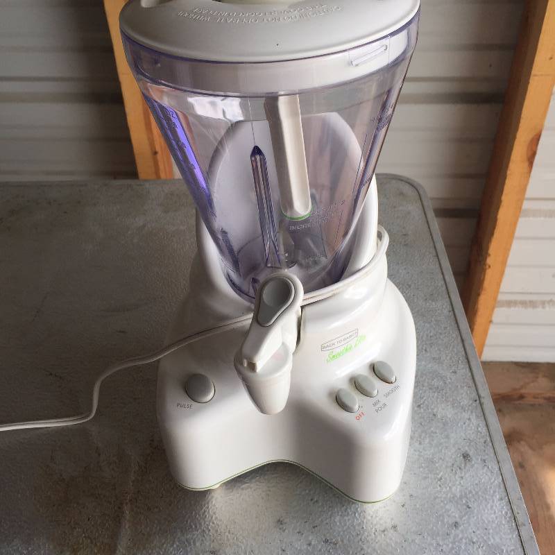 DRINK MAKER AND DISPENCER