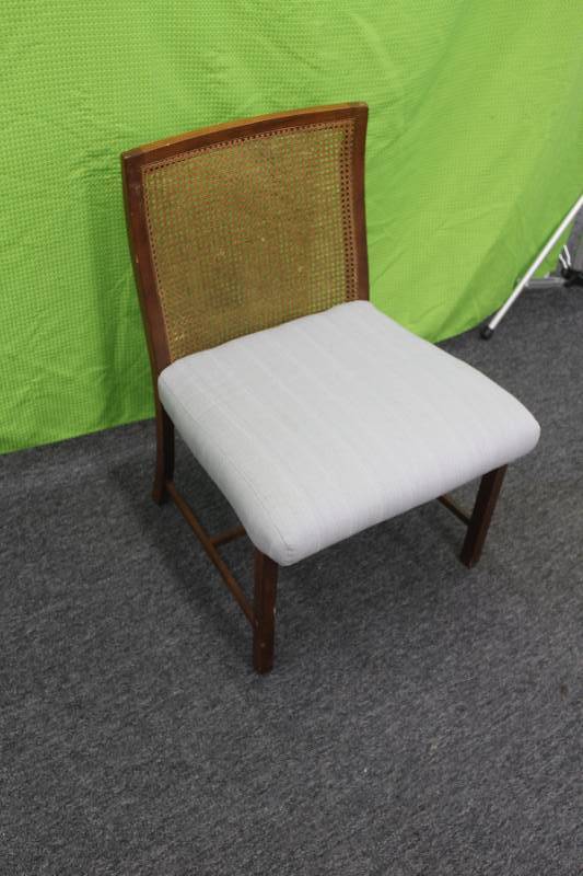 lot 9 image: Dining Chair w White Cloth Seat & Wicker Back