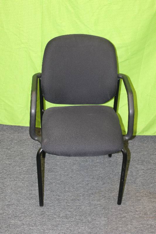 lot 29 image: Lobby Chair