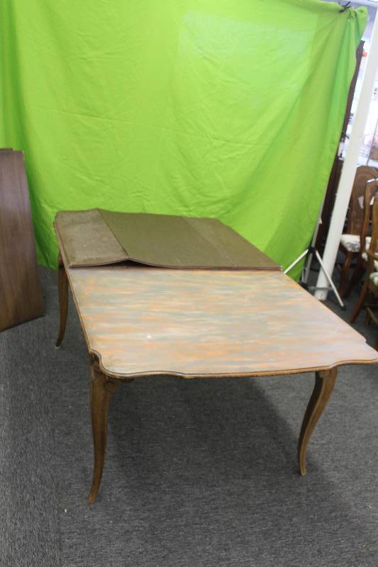 lot 17 image: Dining Table w 2-Leafs, Custom Pad