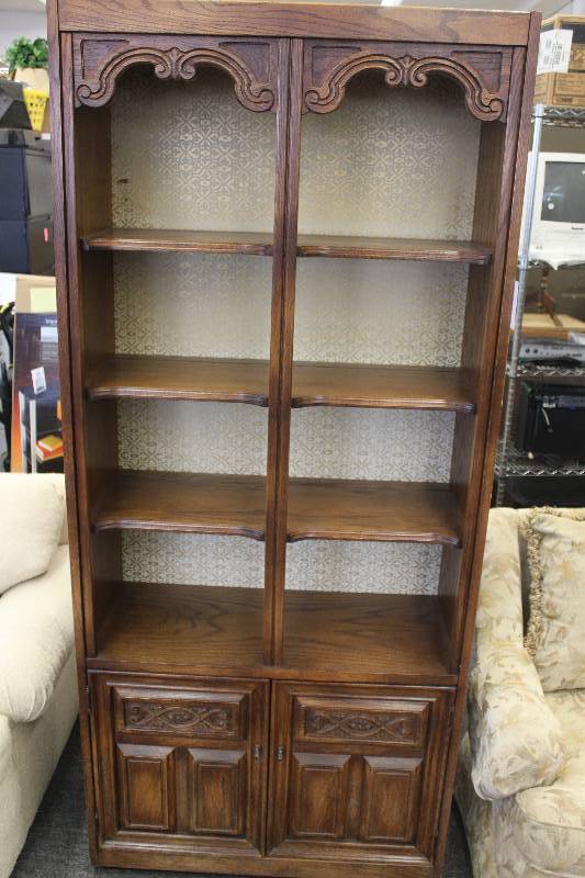 lot 53 image: Wood 5-Shelf Display Cabinet