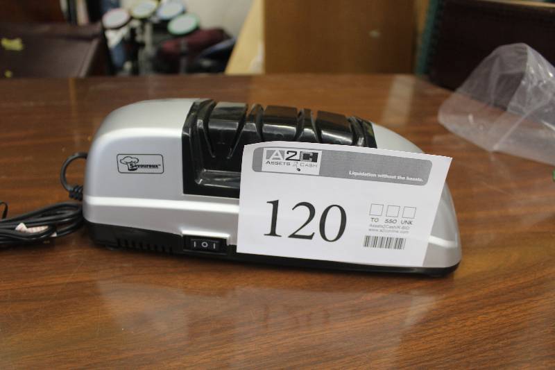 lot 120 image: Savoureux Knife Sharpener