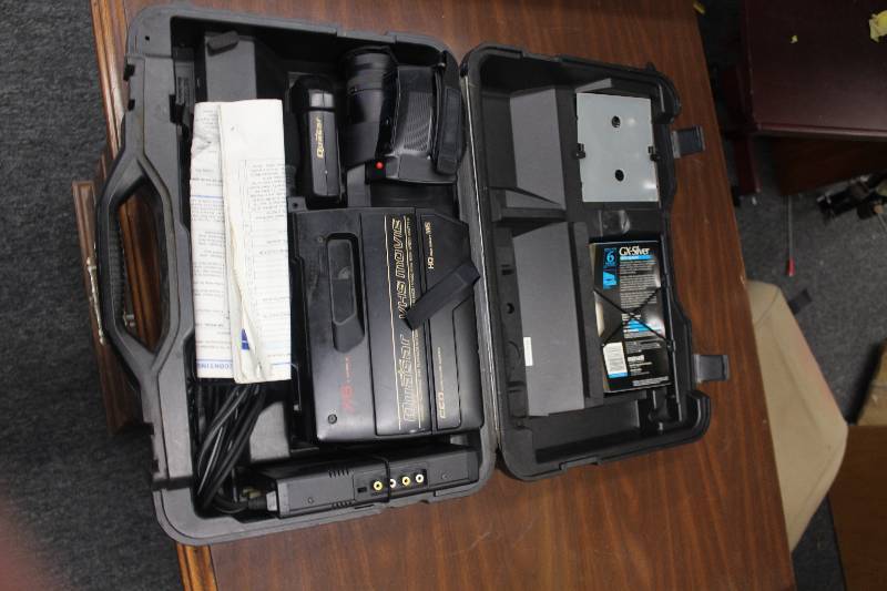 lot 134 image: Quasar X6 VHS Movie Camera w Case