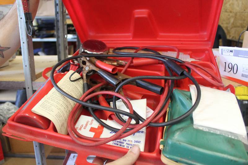 lot 189 image: Auto Mini-Trunk Emergency Car Kit