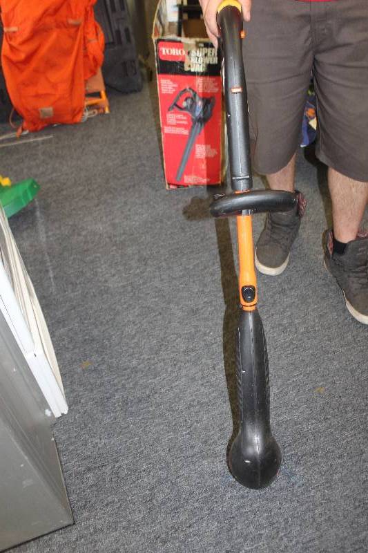 lot 209 image: Remington 12 Electric TrimmerEdger