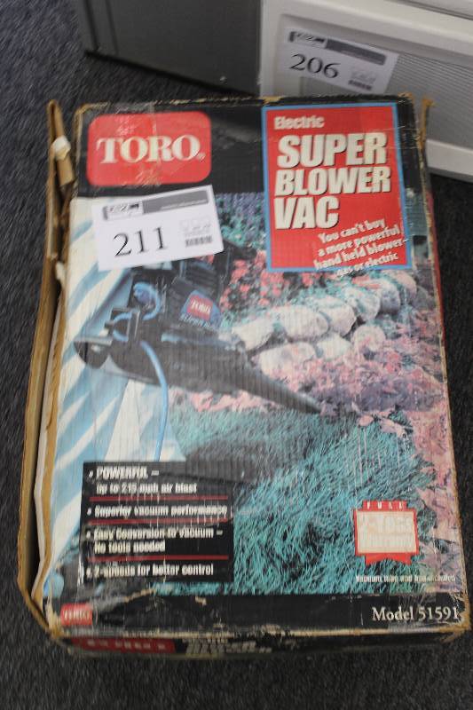 lot 211 image: Toro Electric Super Blower Vac