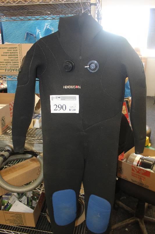 lot 290 image: Henderson Wetsuit