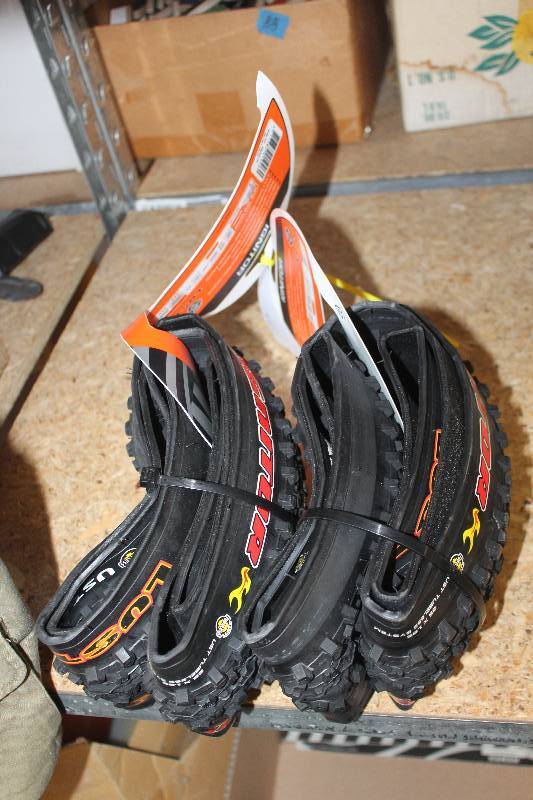 lot 293 image: Lot of (2) Maxxis Ignitor Bicycle Tires