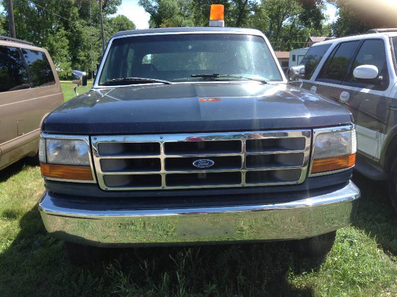 lot 1 image: 92 Ford Bronco