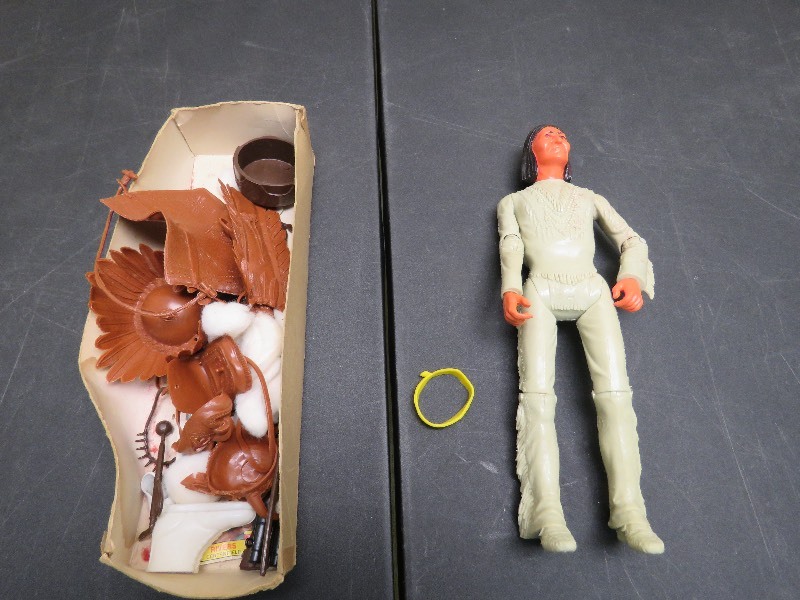 lot 1 image: Vintage Indian Figurine
