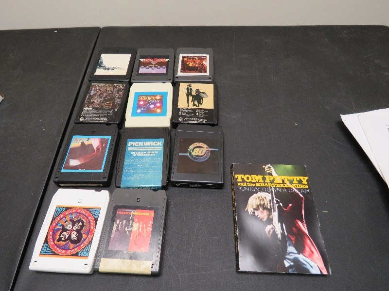 lot 8 image: 8 tracks