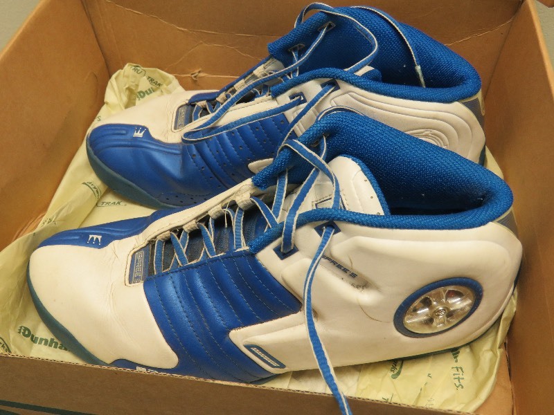 lot 15 image: Shoe lot
