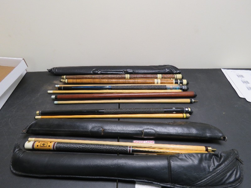 lot 19 image: Pool Cues