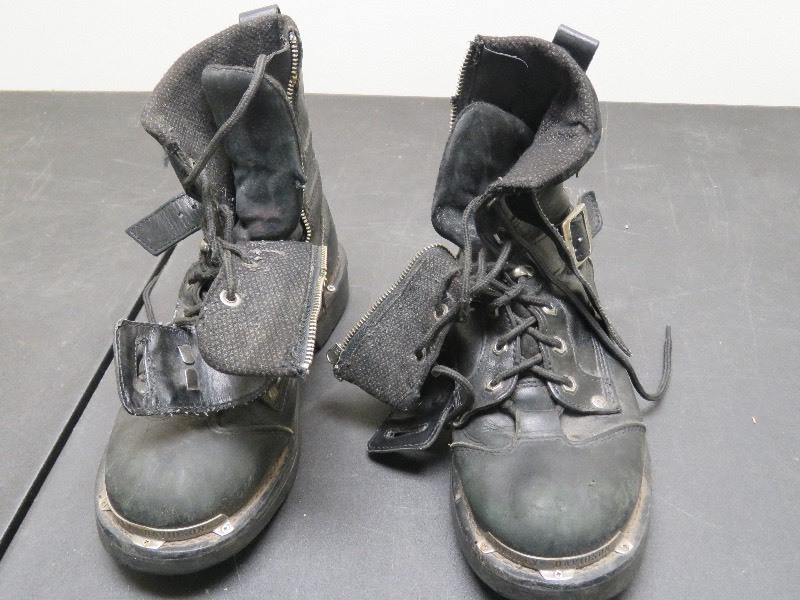 lot 22 image: Harley Davidson Boots