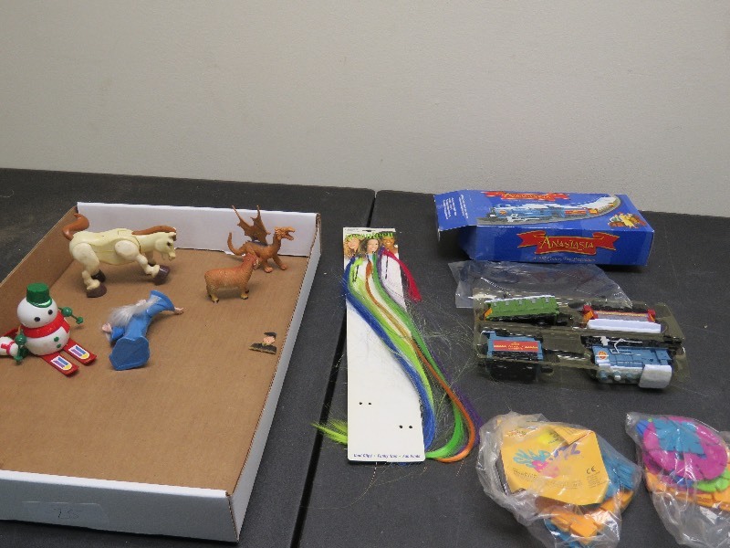 lot 25 image: Toy lot