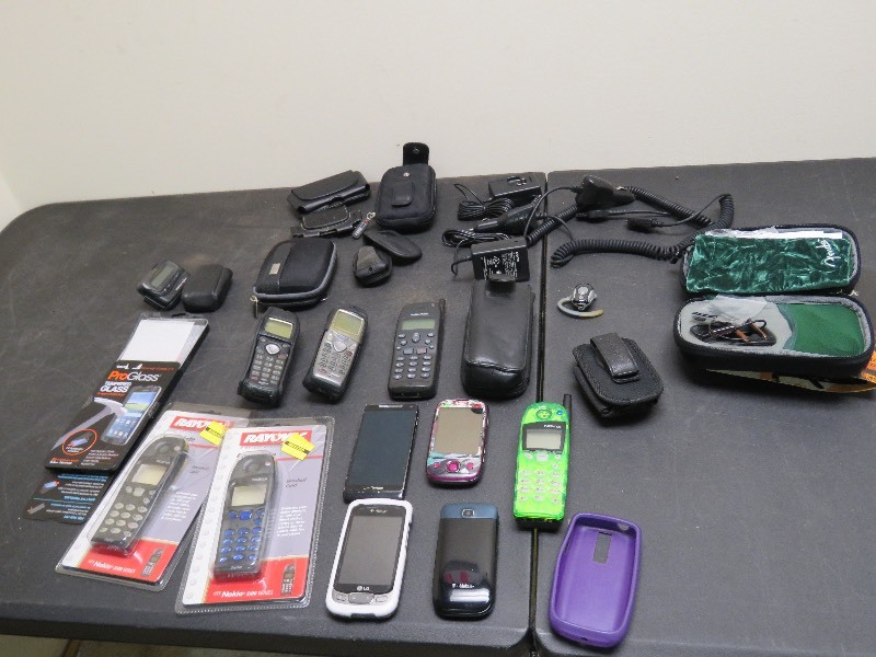 lot 44 image: Cell Phone lot