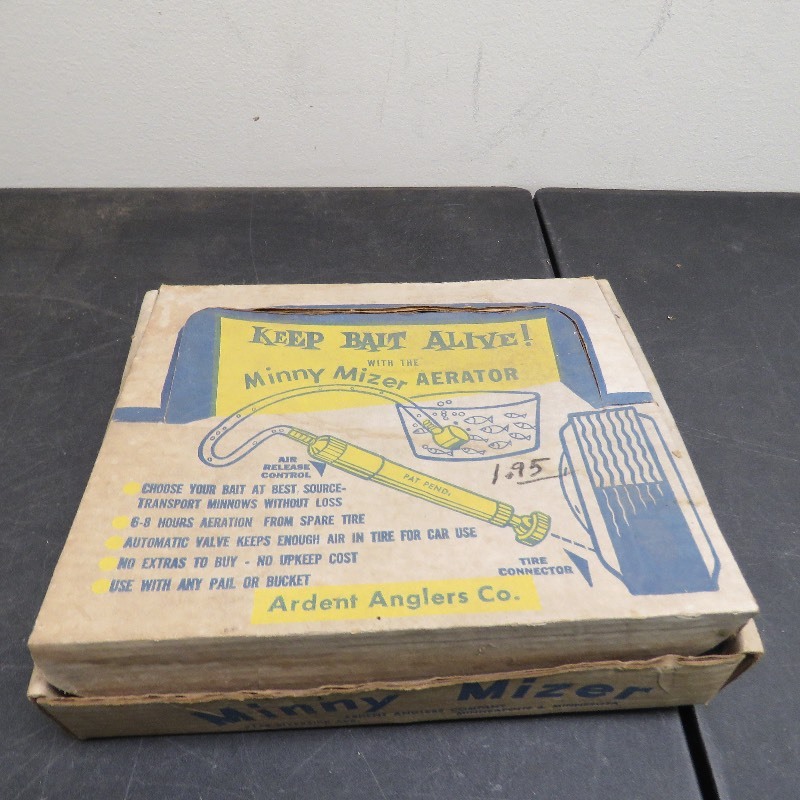 lot 115 image: Vintage Fishing Lot