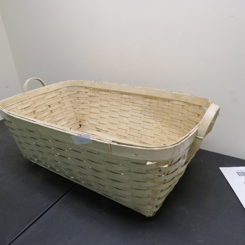 lot 142 image: Large Wicker Basket