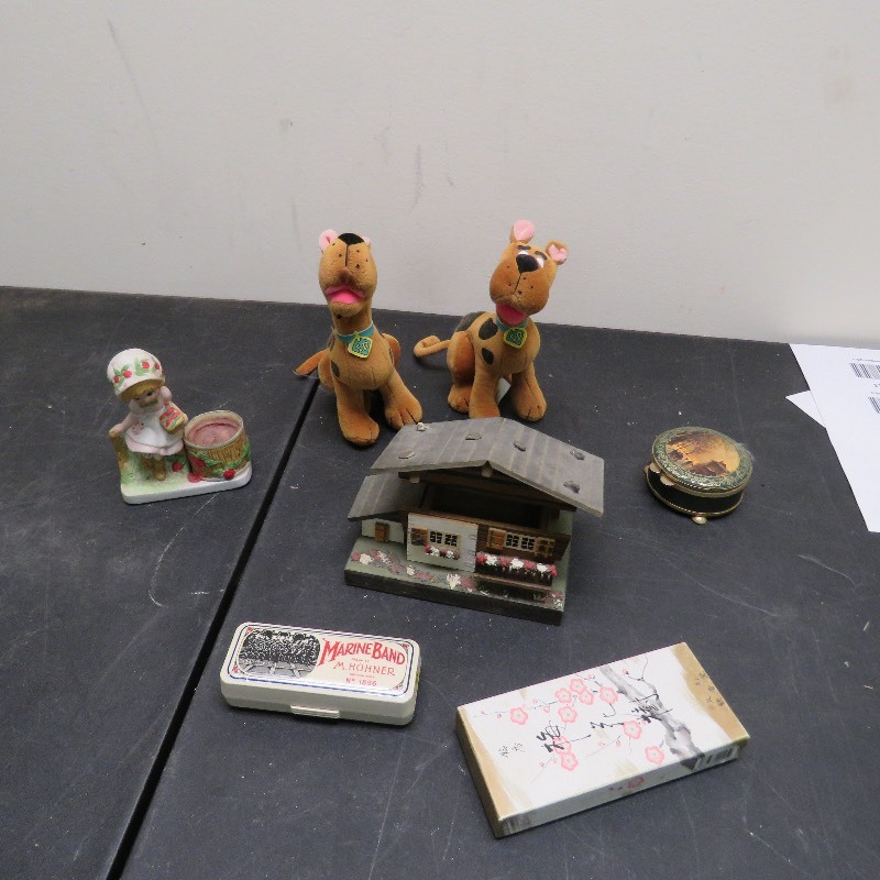 lot 147 image: Household lot