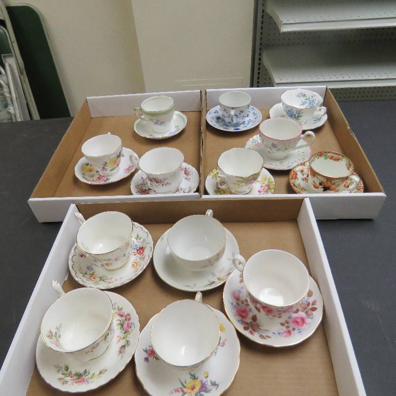 lot 170 image: Tea cups