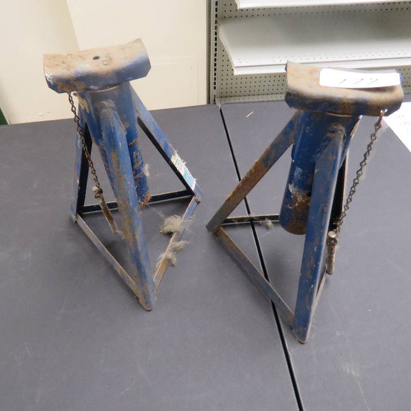 lot 177 image: Jack Stands