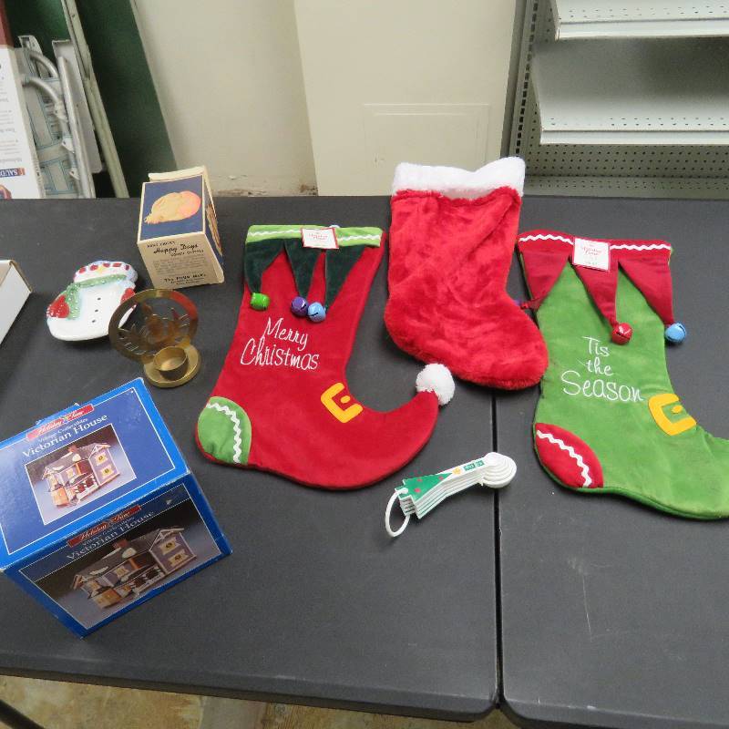 lot 183 image: Christmas lot