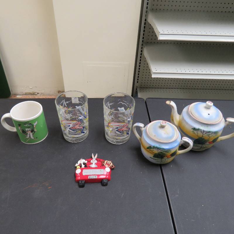 lot 201 image: Collectible lot