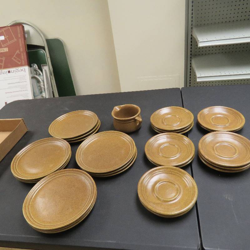 lot 203 image: Plates and saucers
