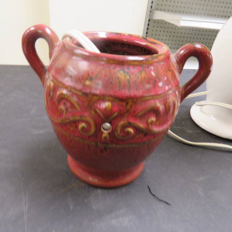 lot 211 image: Table Lamp