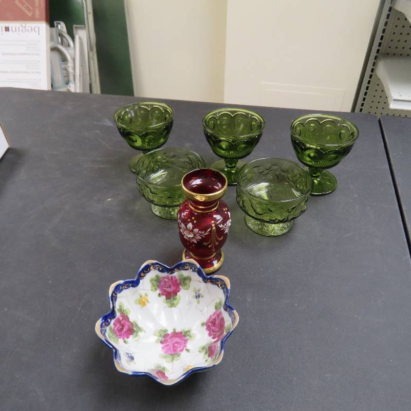 lot 212 image: kitchen dcor