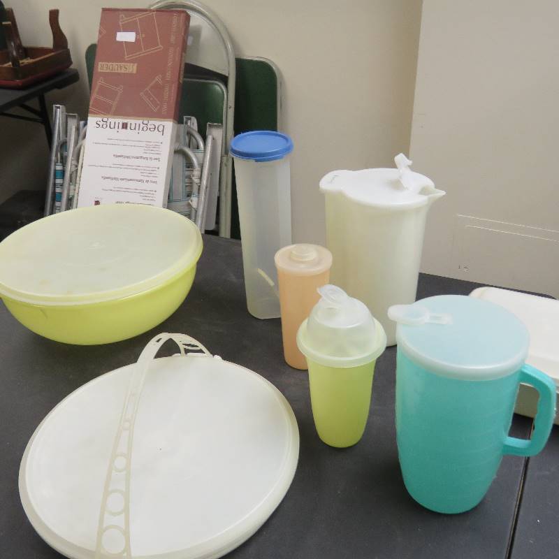lot 227 image: Tupperware lot