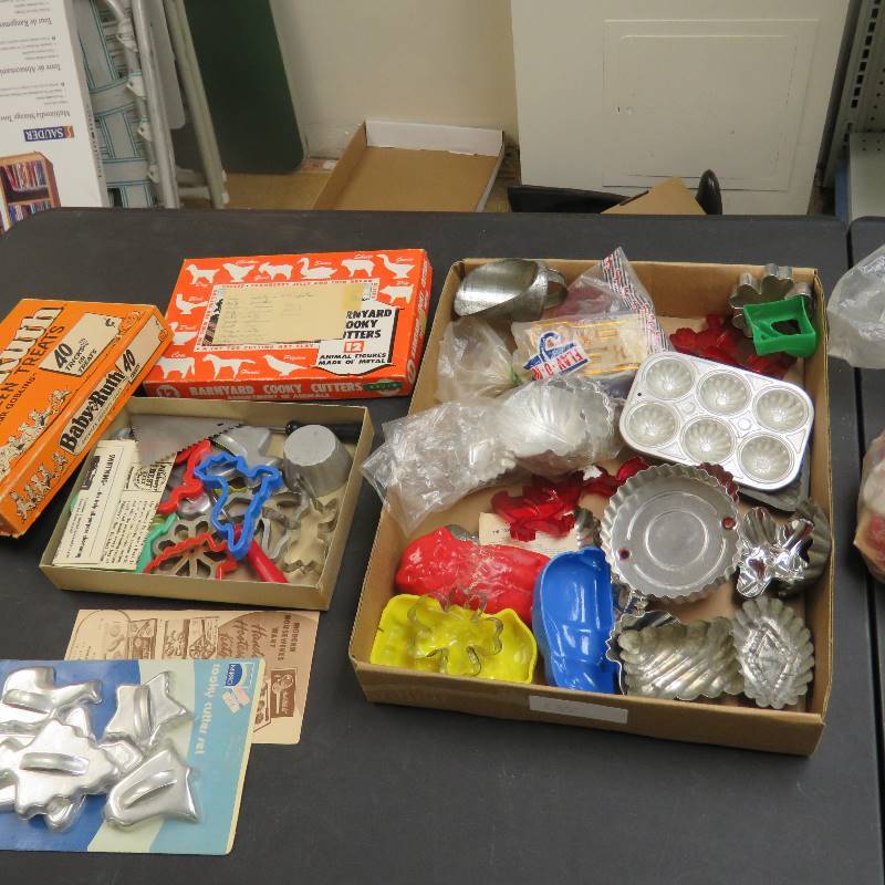 lot 232 image: Vintage Cookie Cutters
