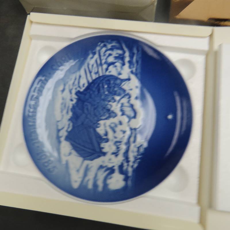 lot 251 image: Collector plates