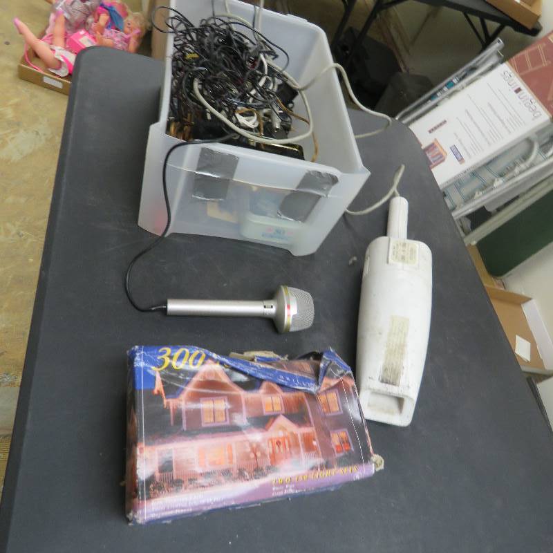 lot 252 image: elecronic lot