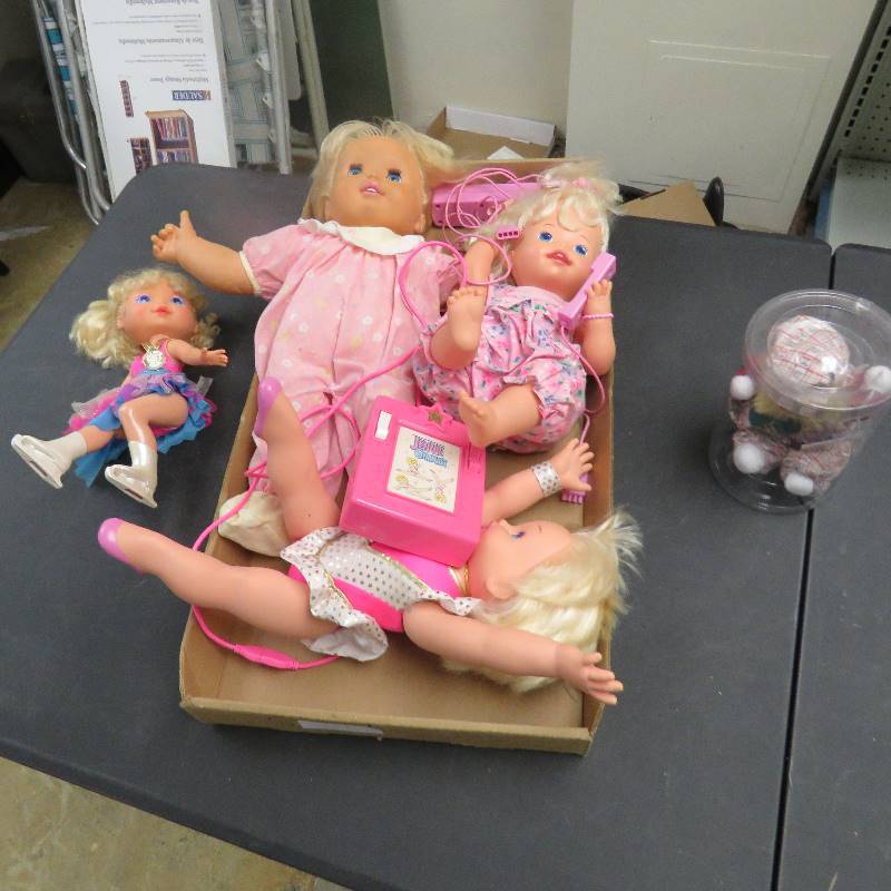 lot 254 image: Doll lot