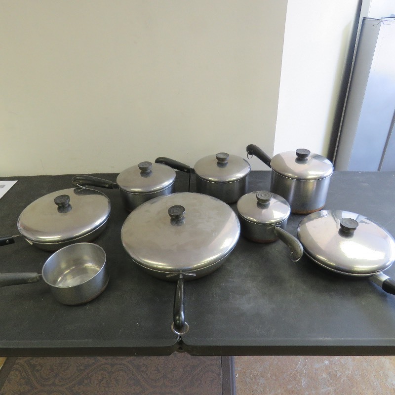 lot 287 image: Pots and pans