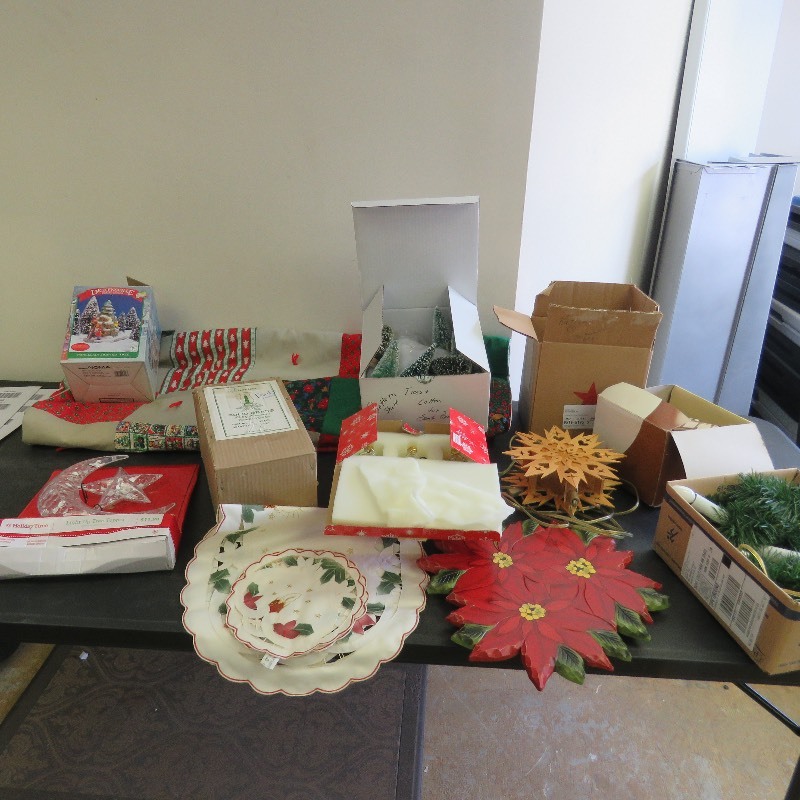 lot 290 image: Christmas lot