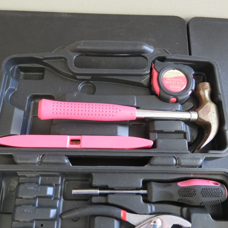 lot 309 image: Womens Tool Set