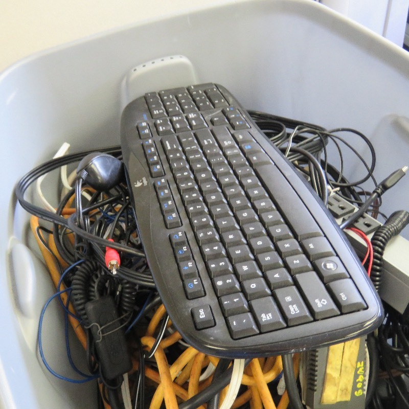 lot 320 image: Electronics lot