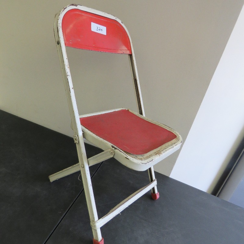 lot 324 image: Vintage kids folding chair