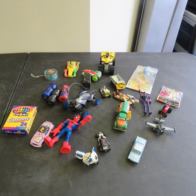 lot 330 image: Kids lot