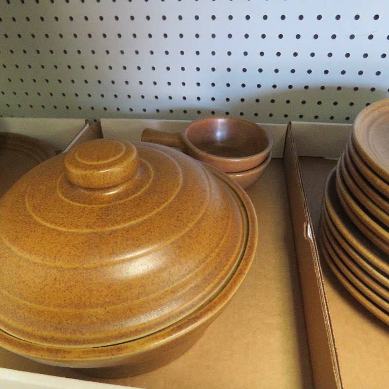 lot 358 image: Brown Dishware