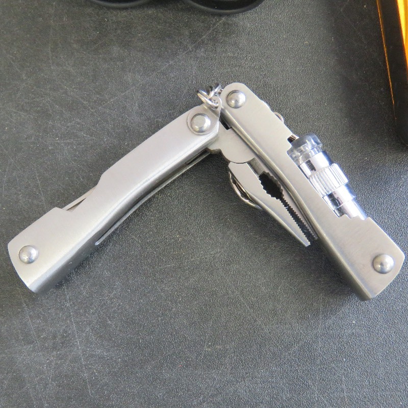 lot 378 image: Knife lot