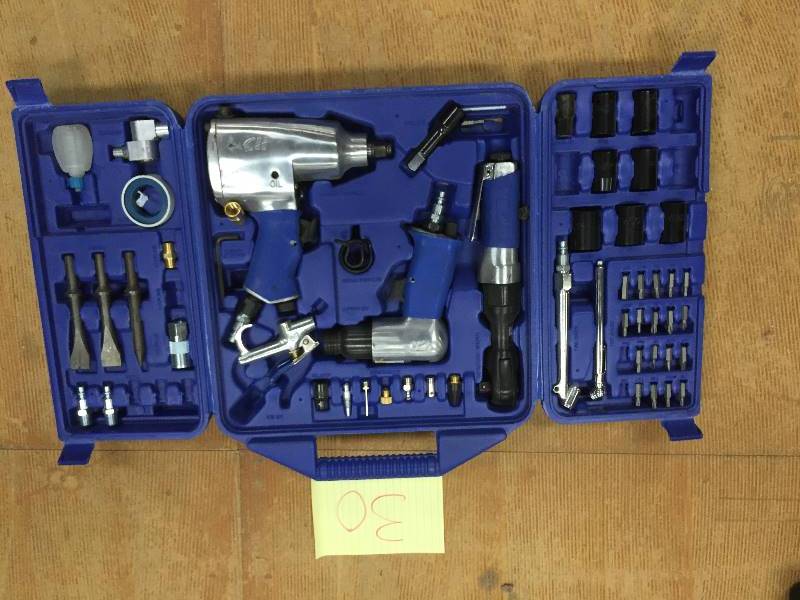 lot 30 image: Campbell Hausfeld TL1069 62-Piece Air Tool Kit