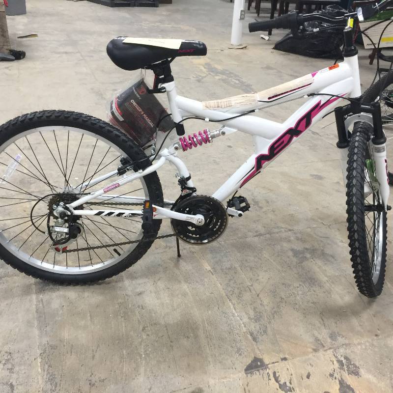 lot 75 image: 24 Dynacraft Girls Gauntlet Bike