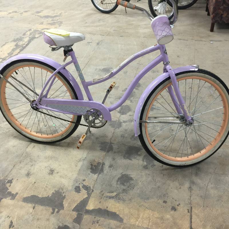 lot 76 image: 26 Huffy Cranbrook Womens Cruiser Bike