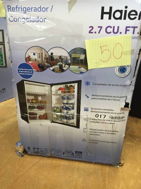 lot 50 image: Haier HC27SW20RB 2.7 cu ft Refrigerator Mini Dorm Cooler Fridge Freezer - Black in working conditions
