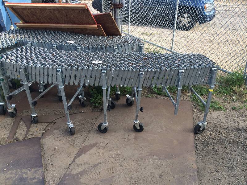 Skate wheel conveyor section