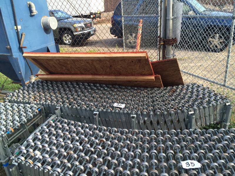 Skate wheel conveyor section