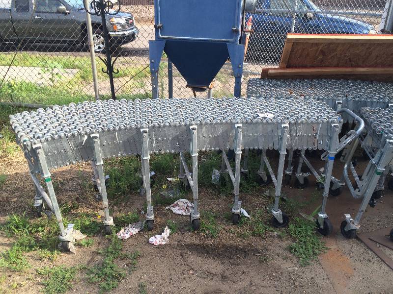 Skate wheel conveyor section